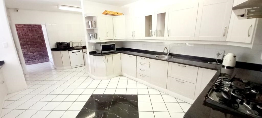 5 Bedroom Property for Sale in Beacon Bay North Eastern Cape